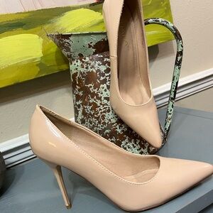 Elegant Beige Heels/Pumps